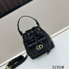 túi xách dior caro là sản phẩm mới của bộ sưu tập quần áo mặc quần áo mùa thu