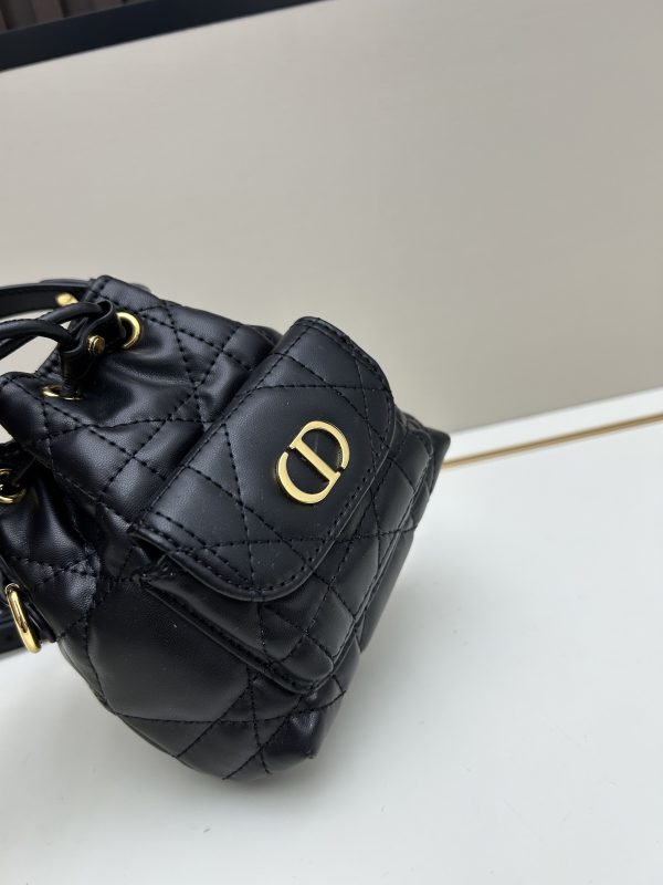 túi xách dior caro là sản phẩm mới của bộ sưu tập quần áo mặc quần áo mùa thu