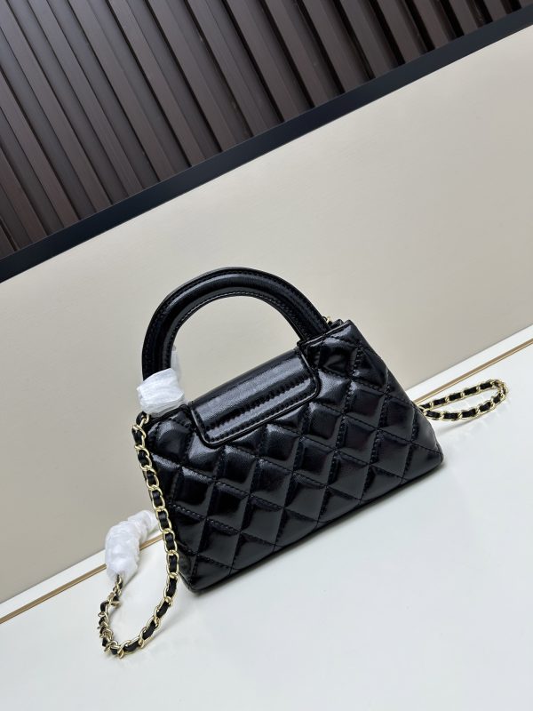 Chanel 23 sợi xích mới của Kelly