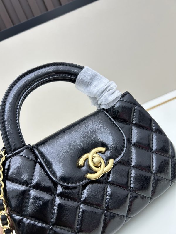 Chanel 23 sợi xích mới của Kelly