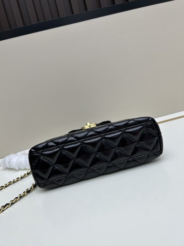 Chanel 23 sợi xích mới của Kelly