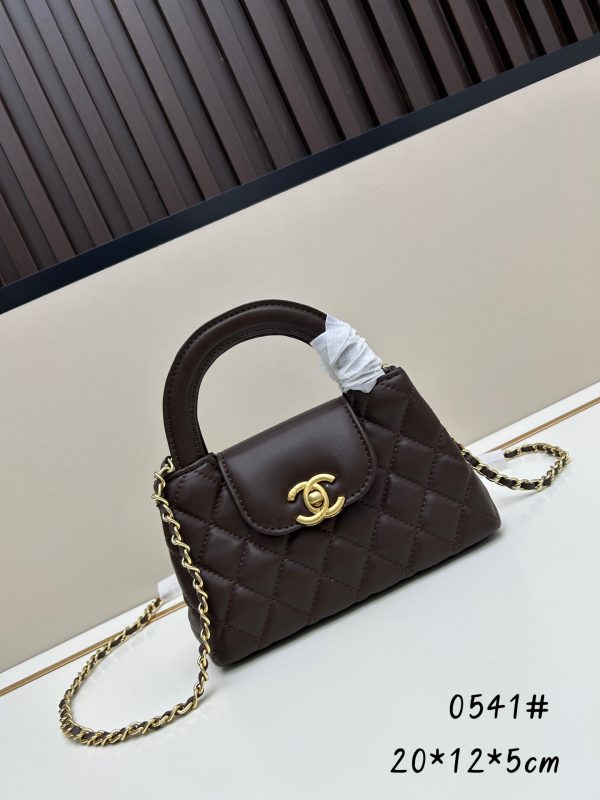 Chanel 23 sợi xích mới của Kelly