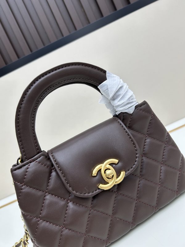 Chanel 23 sợi xích mới của Kelly