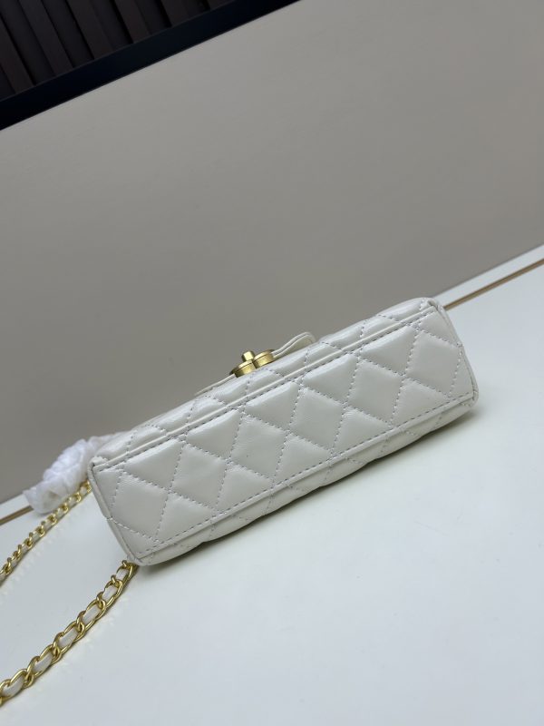 Chanel 23 sợi xích mới của Kelly