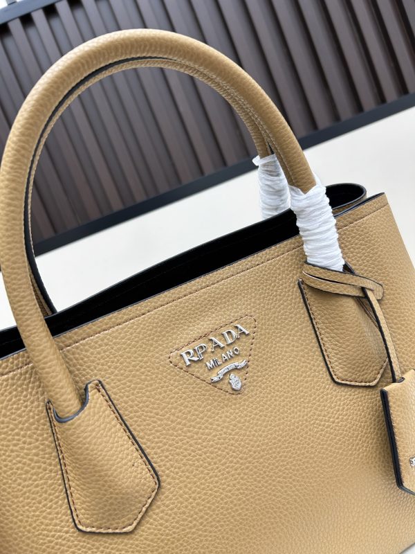 Prada bán túi mua sắm mới DoubleBag Double Series