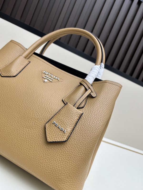 Prada bán túi mua sắm mới DoubleBag Double Series
