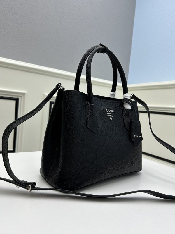 Prada bán túi mua sắm mới DoubleBag Double Series