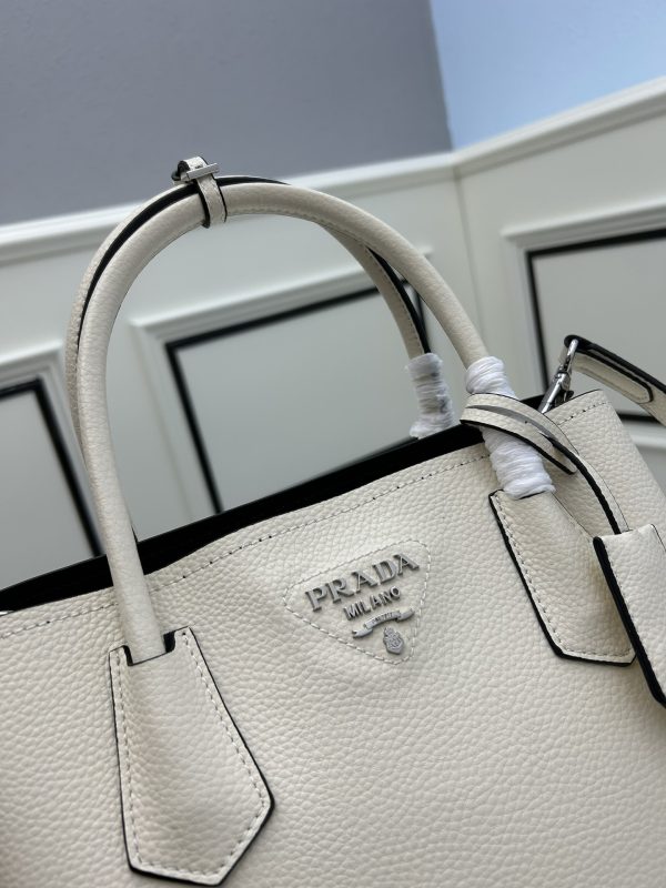 Prada bán túi mua sắm mới DoubleBag Double Series