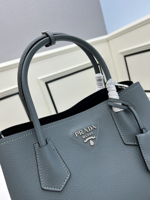 Prada bán túi mua sắm mới DoubleBag Double Series