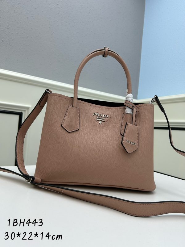 Prada bán túi mua sắm mới DoubleBag Double Series