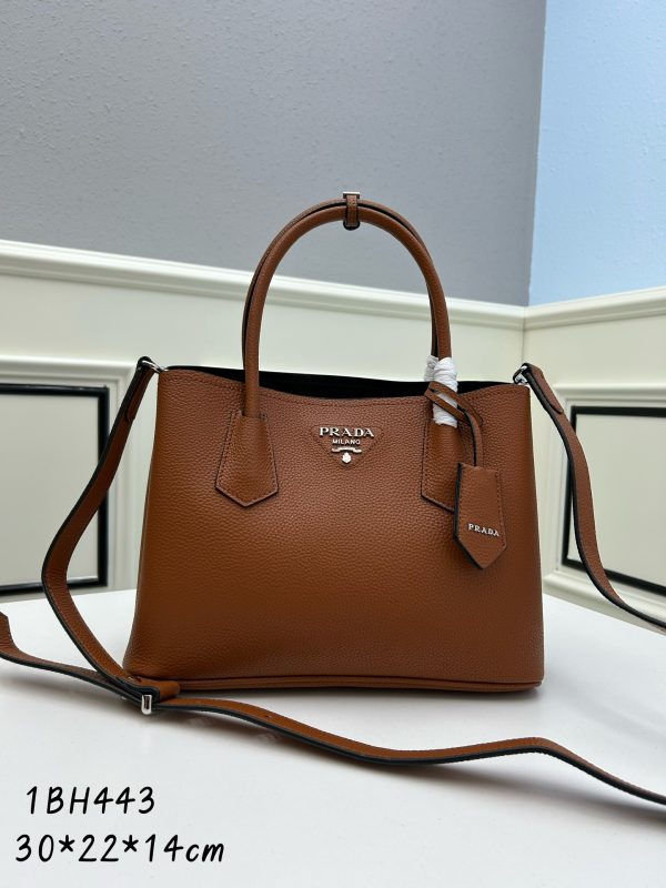Prada bán túi mua sắm mới DoubleBag Double Series