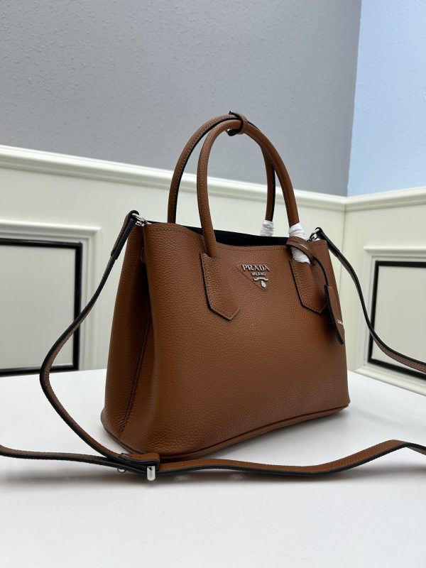 Prada bán túi mua sắm mới DoubleBag Double Series