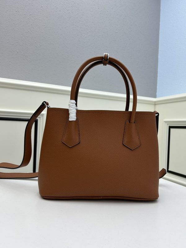 Prada bán túi mua sắm mới DoubleBag Double Series