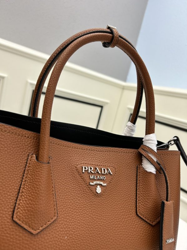 Prada bán túi mua sắm mới DoubleBag Double Series