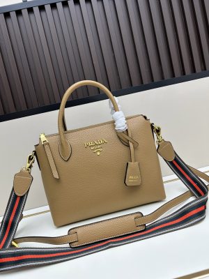 Prada, đôi vai, da bò, đôi tay cầm có thể tháo, đôi tay cầm có thể điều chỉnh, đôi vai có thể tháo