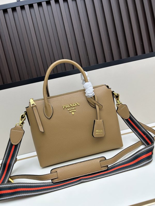 Prada, đôi vai, da bò, đôi tay cầm có thể tháo, đôi tay cầm có thể điều chỉnh, đôi vai có thể tháo