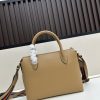 Prada, đôi vai, da bò, đôi tay cầm có thể tháo, đôi tay cầm có thể điều chỉnh, đôi vai có thể tháo