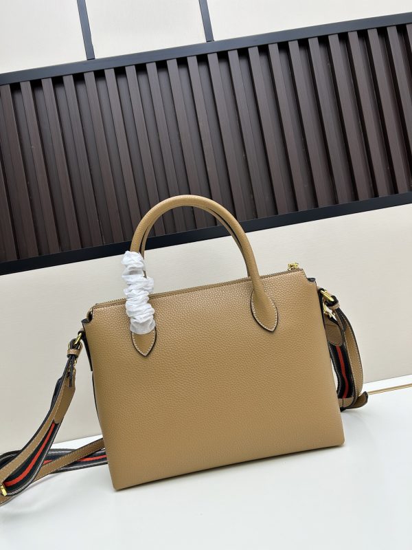 Prada, đôi vai, da bò, đôi tay cầm có thể tháo, đôi tay cầm có thể điều chỉnh, đôi vai có thể tháo