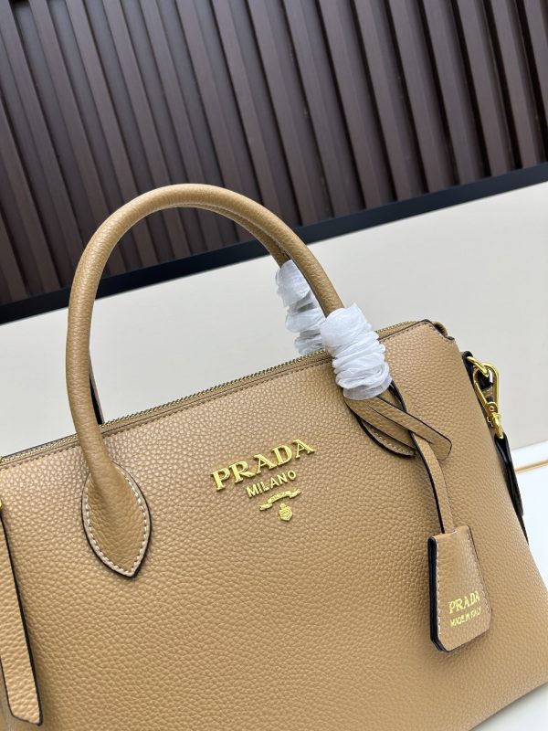 Prada, đôi vai, da bò, đôi tay cầm có thể tháo, đôi tay cầm có thể điều chỉnh, đôi vai có thể tháo
