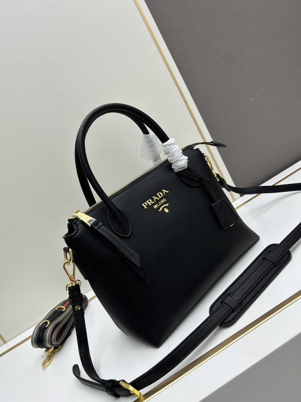 Prada, đôi vai, da bò, đôi tay cầm có thể tháo, đôi tay cầm có thể điều chỉnh, đôi vai có thể tháo