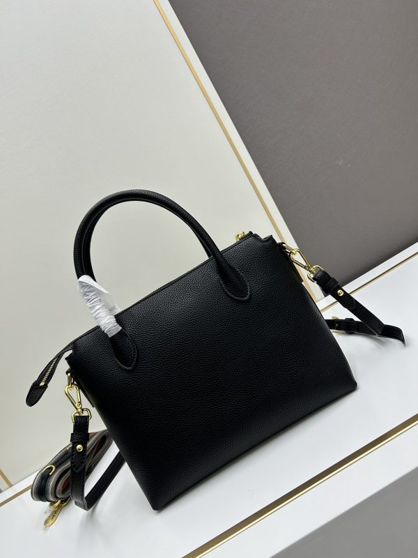 Prada, đôi vai, da bò, đôi tay cầm có thể tháo, đôi tay cầm có thể điều chỉnh, đôi vai có thể tháo