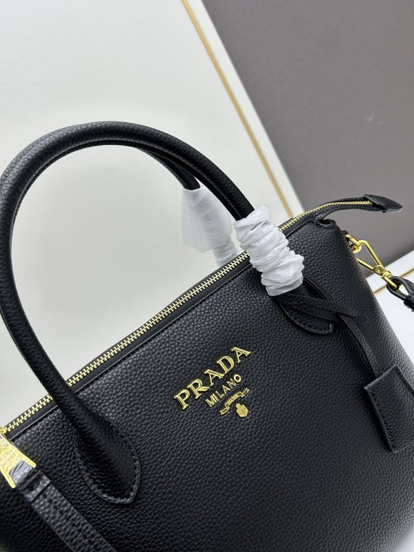 Prada, đôi vai, da bò, đôi tay cầm có thể tháo, đôi tay cầm có thể điều chỉnh, đôi vai có thể tháo