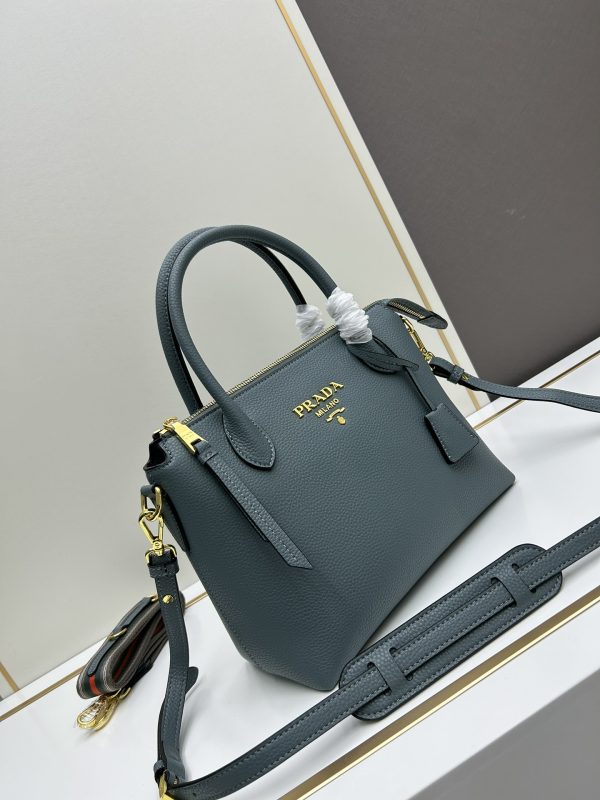 Prada, đôi vai, da bò, đôi tay cầm có thể tháo, đôi tay cầm có thể điều chỉnh, đôi vai có thể tháo