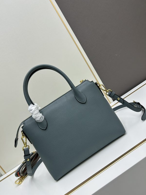 Prada, đôi vai, da bò, đôi tay cầm có thể tháo, đôi tay cầm có thể điều chỉnh, đôi vai có thể tháo