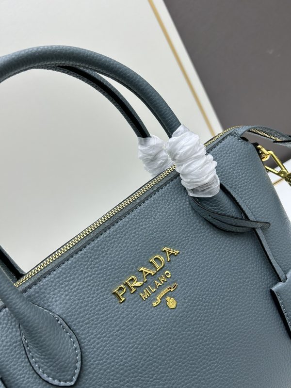 Prada, đôi vai, da bò, đôi tay cầm có thể tháo, đôi tay cầm có thể điều chỉnh, đôi vai có thể tháo