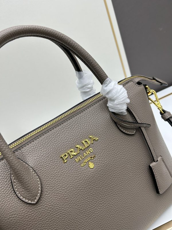 Prada, đôi vai, da bò, đôi tay cầm có thể tháo, đôi tay cầm có thể điều chỉnh, đôi vai có thể tháo