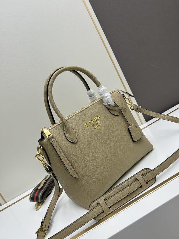 Prada, đôi vai, da bò, đôi tay cầm có thể tháo, đôi tay cầm có thể điều chỉnh, đôi vai có thể tháo