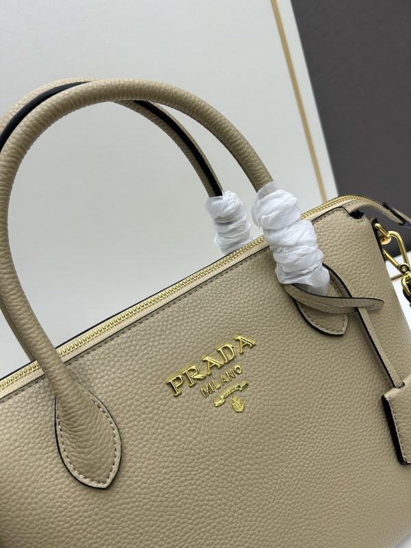 Prada, đôi vai, da bò, đôi tay cầm có thể tháo, đôi tay cầm có thể điều chỉnh, đôi vai có thể tháo