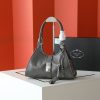 Túi dạo đầu tiên của Prada được làm từ vỏ dầu thơm