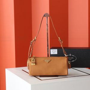 túi khóa nylon mới của prada, phong cách hiện đại
