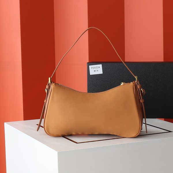 túi xách mới nhất của prada/ túi khóa nylon