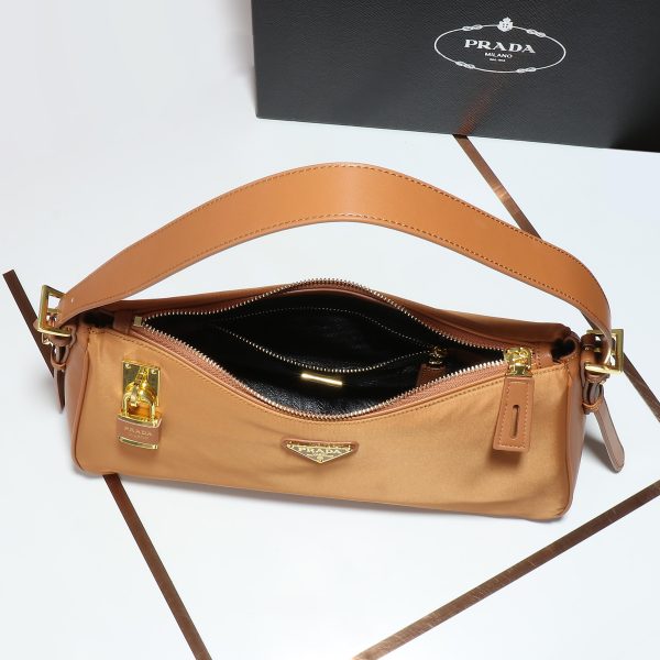 túi xách mới nhất của prada/ túi khóa nylon