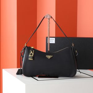 túi xách mới nhất của prada/ túi khóa nylon