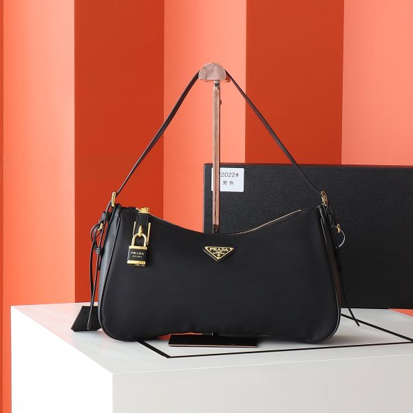 túi xách mới nhất của prada/ túi khóa nylon