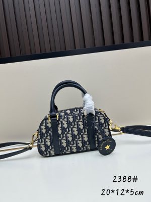 những chiếc túi xách nhỏ rung động