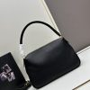 （PRADA) Kiểm tra phong cách thời trang và giải trí