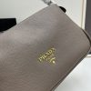 （PRADA) Kiểm tra phong cách thời trang và giải trí