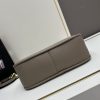 （PRADA) Kiểm tra phong cách thời trang và giải trí