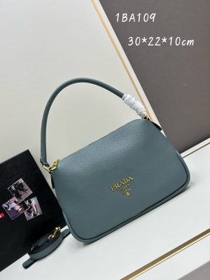 （PRADA) Kiểm tra phong cách thời trang và giải trí