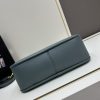 （PRADA) Kiểm tra phong cách thời trang và giải trí