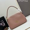 （PRADA) Kiểm tra phong cách thời trang và giải trí