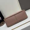 （PRADA) Kiểm tra phong cách thời trang và giải trí