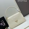 （PRADA) Kiểm tra phong cách thời trang và giải trí