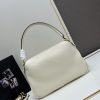 （PRADA) Kiểm tra phong cách thời trang và giải trí