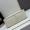 （PRADA) Kiểm tra phong cách thời trang và giải trí