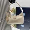 Một phiên bản nâng cấp, Hobo, Kenny, một túi nylon dành cho phụ nữ